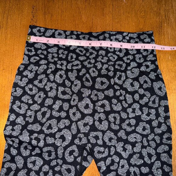 Black Silver Leopard Scrunch Booty Yoga Pants Butt Lifting Size Medium - Picture 5 of 8